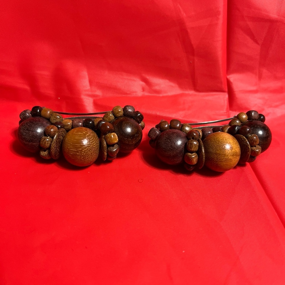 Elegant Wooden Beaded Hair Clip Set. (JL2)